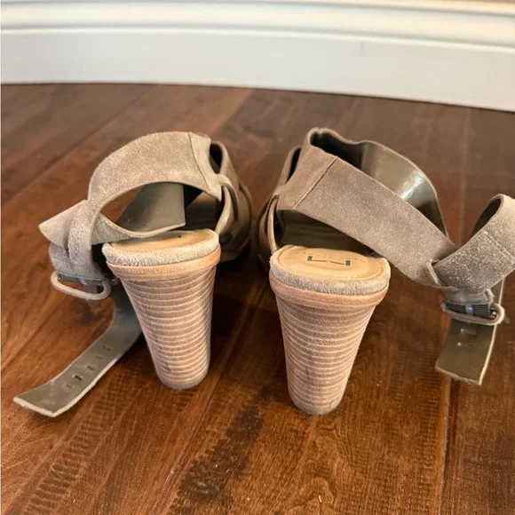 Marc Fisher Valen Suede Block Heels Sandals Ankle Strap - Picture 7 of 7